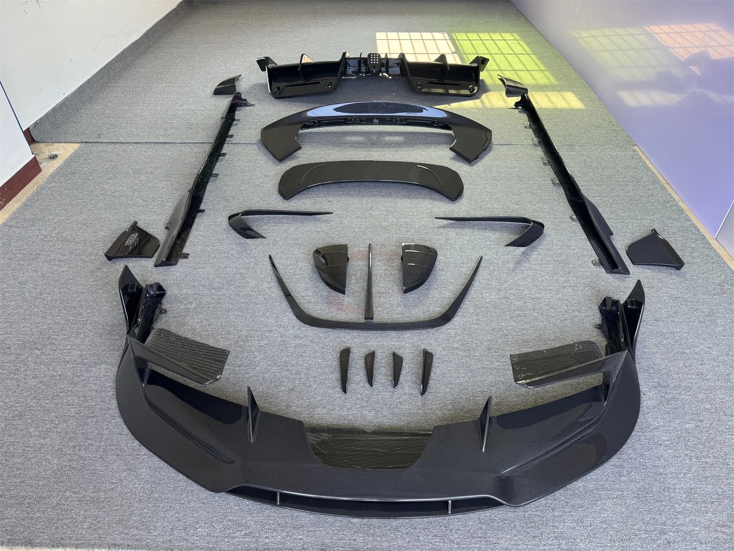 Bodykit M Style Dry Carbon Fiber Front Lip Side Skirt Diffuser Rear Spoiler Mirror Side air Vent for SF90 Upgrade